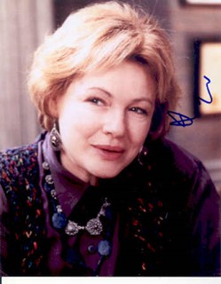 Dianne Wiest autograph