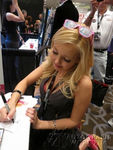 Aaliyah Love autograph