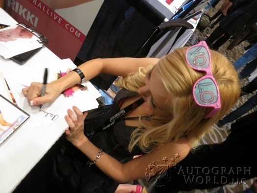 Aaliyah Love autograph