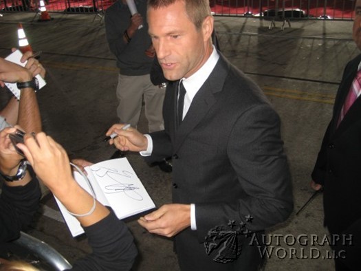 Aaron Eckhart autograph