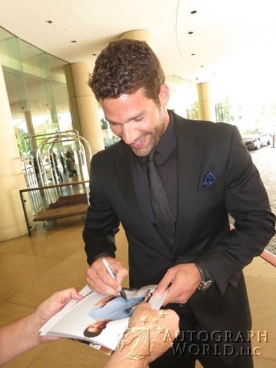 Aaron O'Connell autograph