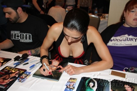 Adrianne Curry autograph
