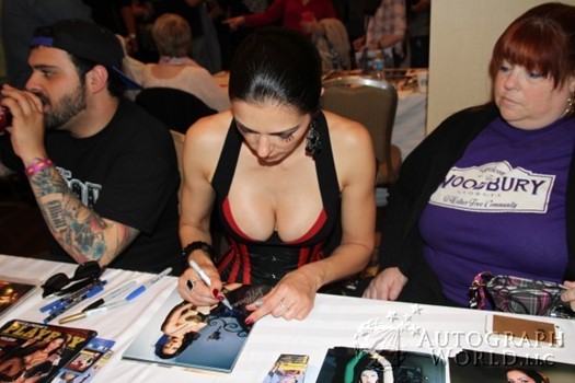 Adrianne Curry autograph