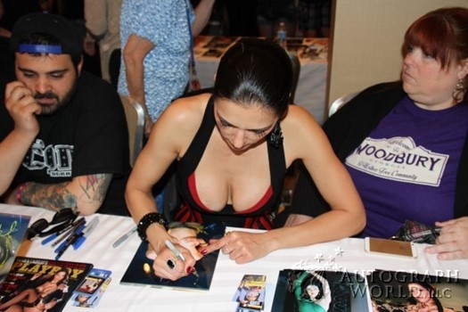 Adrianne Curry autograph