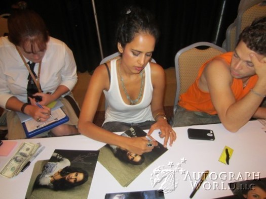 Agam Darshi autograph