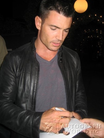 Aiden Turner autograph