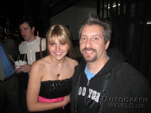 Aimee Teegarden autograph