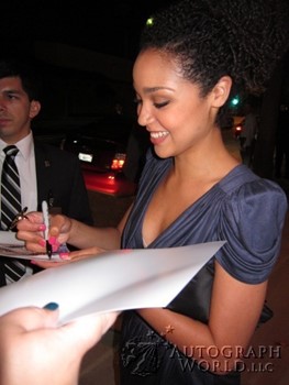 Aisha Dee autograph