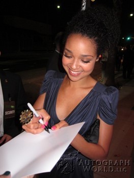 Aisha Dee autograph