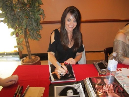 Alesha Oreskovich autograph