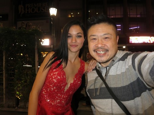 Alexis Knapp autograph