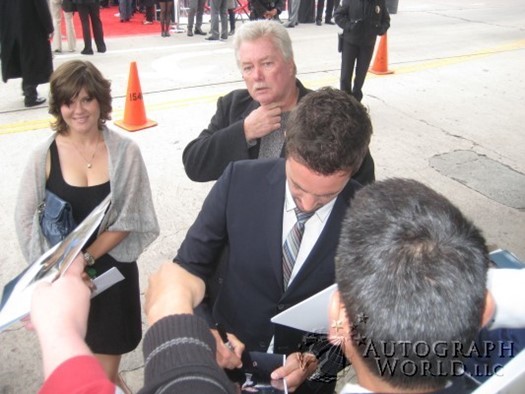 Alex O'Loughlin autograph