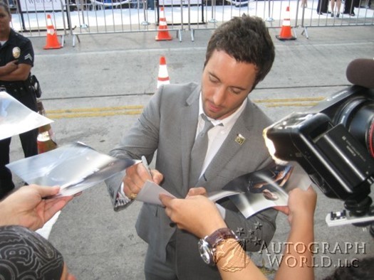 Alex O'Loughlin autograph