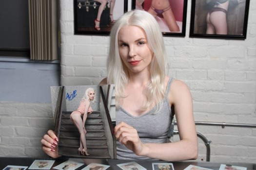 Ali Claire autograph