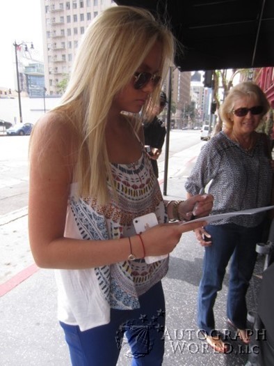 Alli Simpson autograph