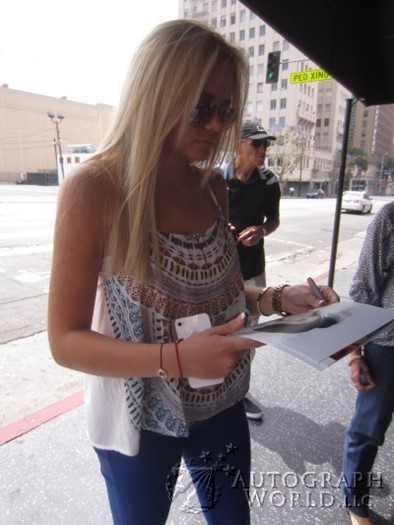 Alli Simpson autograph