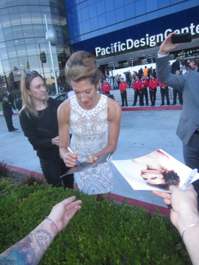 Alysia Reiner autograph