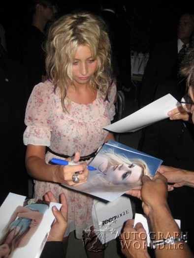 Alyson Michalka autograph