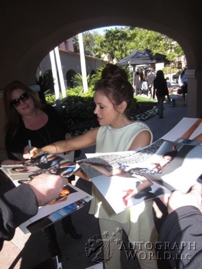 Alyssa Milano autograph