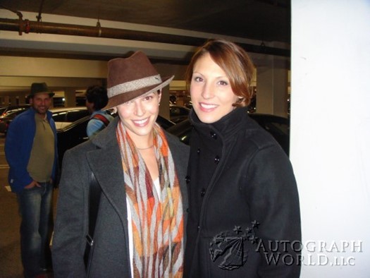 Amanda Righetti autograph