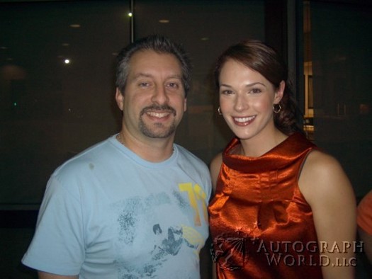 Amanda Righetti autograph