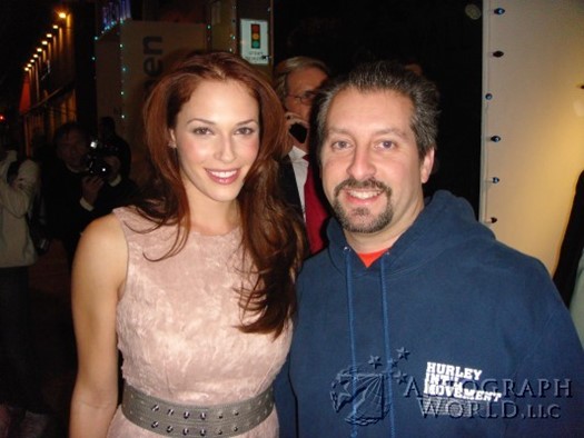 Amanda Righetti autograph