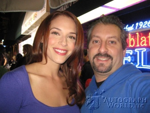 Amanda Righetti autograph