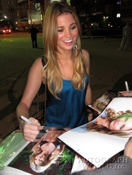 Amber Lancaster autograph