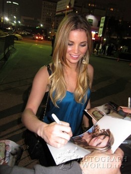 Amber Lancaster autograph