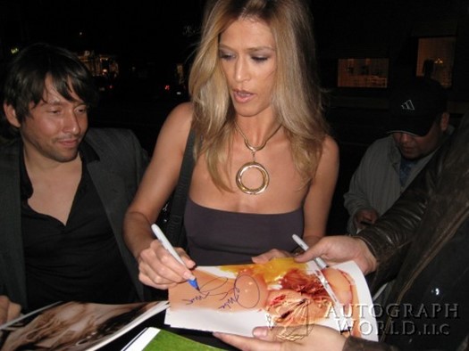 Amber Smith autograph