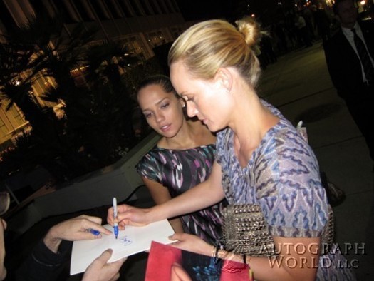 Amber Valletta autograph