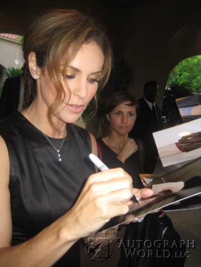 Amy Brenneman autograph