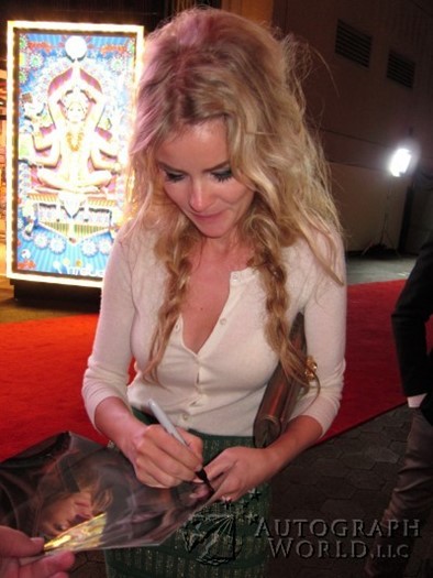 Anita Briem autograph