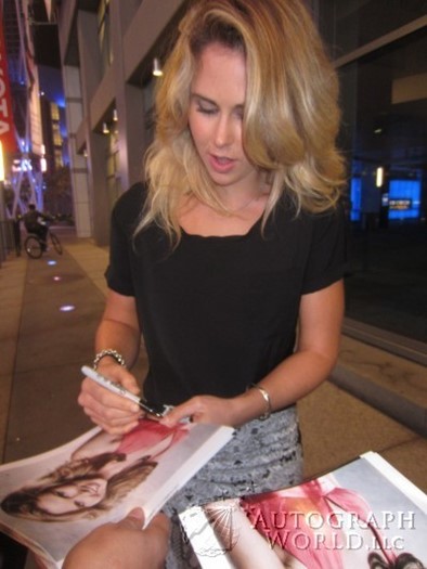 Anna Hutchison autograph