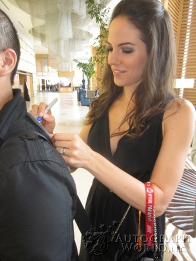 Anna Silk autograph