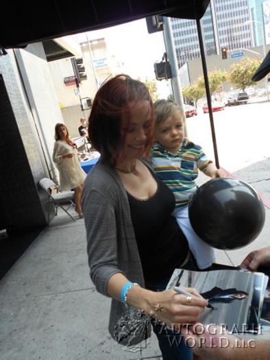 Annie Wersching autograph