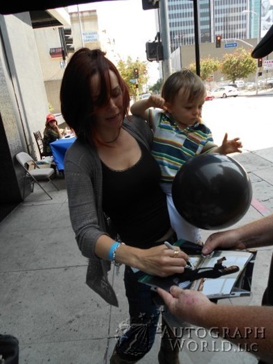 Annie Wersching autograph