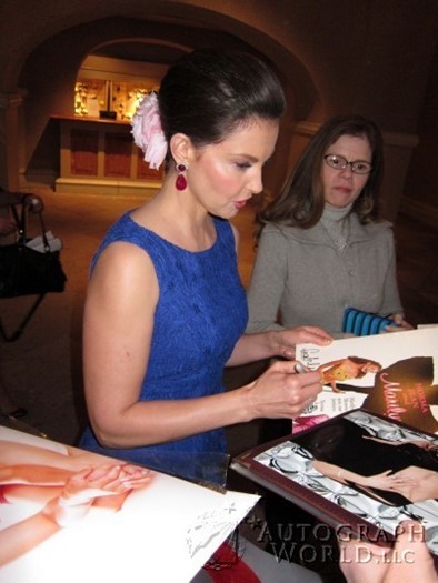 Ashley Judd autograph
