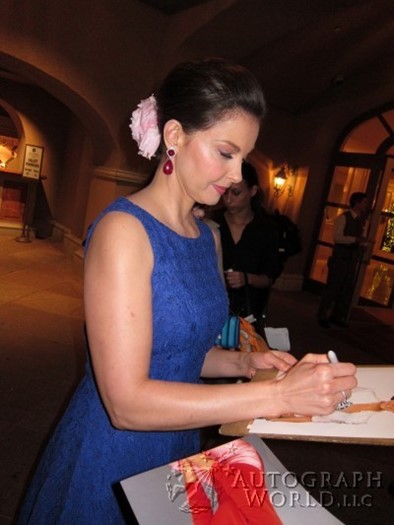 Ashley Judd autograph
