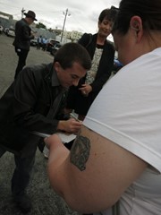 signing photo