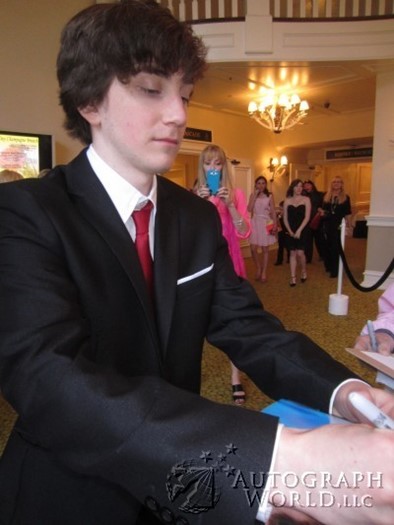 Austin Macdonald autograph