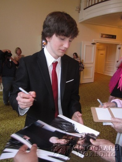 Austin Macdonald autograph