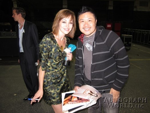 Autumn Reeser autograph