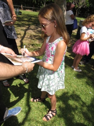 Ava Kolker autograph