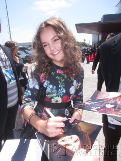 Bailee Madison autograph
