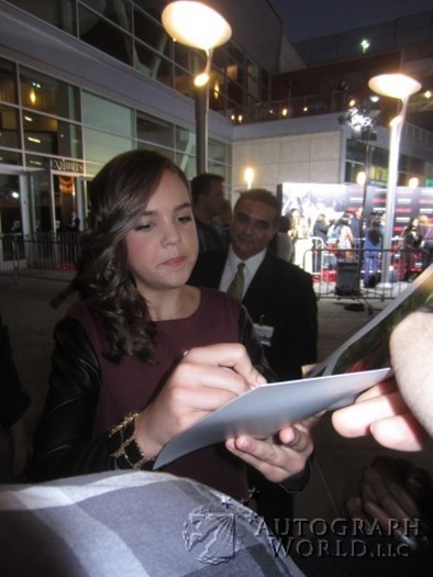 Bailee Madison autograph