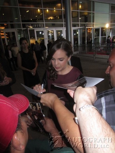 Bailee Madison autograph