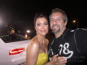 Bellamy Young autograph