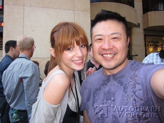 Bella Thorne autograph