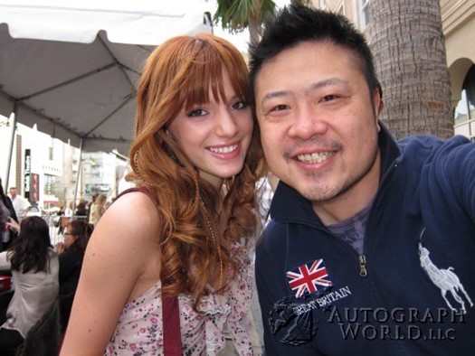 Bella Thorne autograph